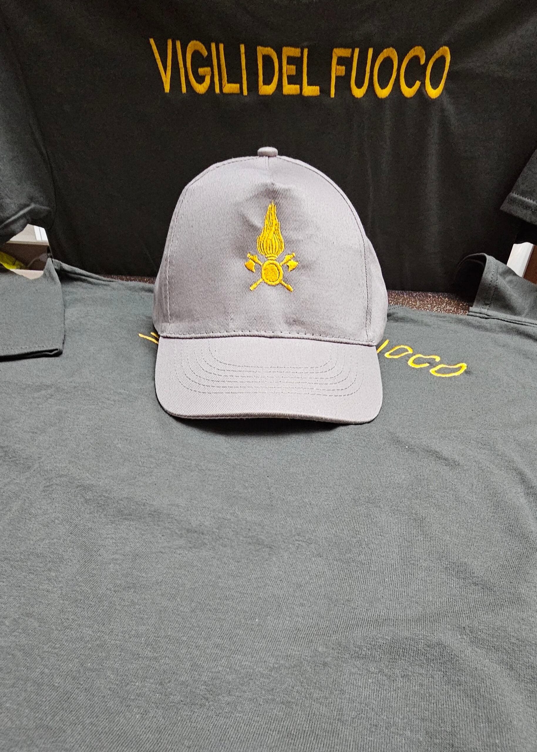 Berretto Cappello Vigili del Fuoco VDF Fiamma Ricamato Colore Grigio