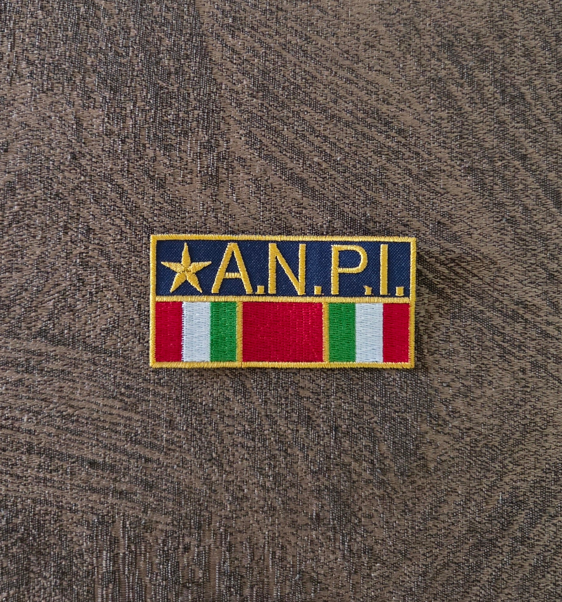 Toppa Patch Replica Anpi Associazione Partigiani 8x4cm Ricamata Termoadesiva e da cucire