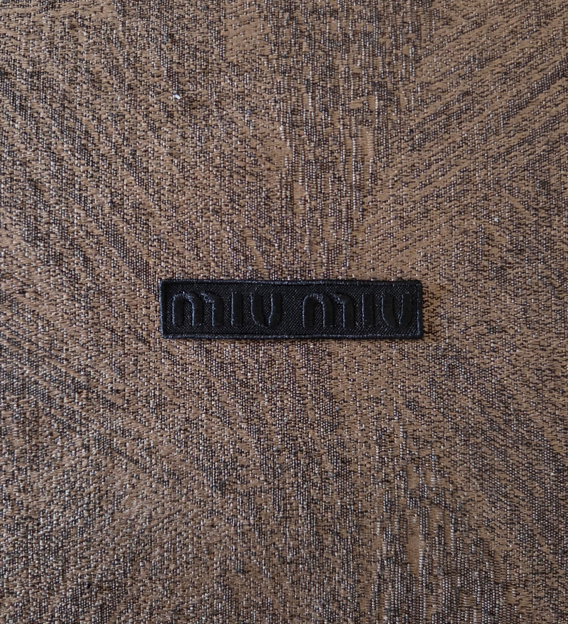 Patch Toppa Replica MIU MIU 7x1.5cm Ricamata Termoadesiva e da Cucire