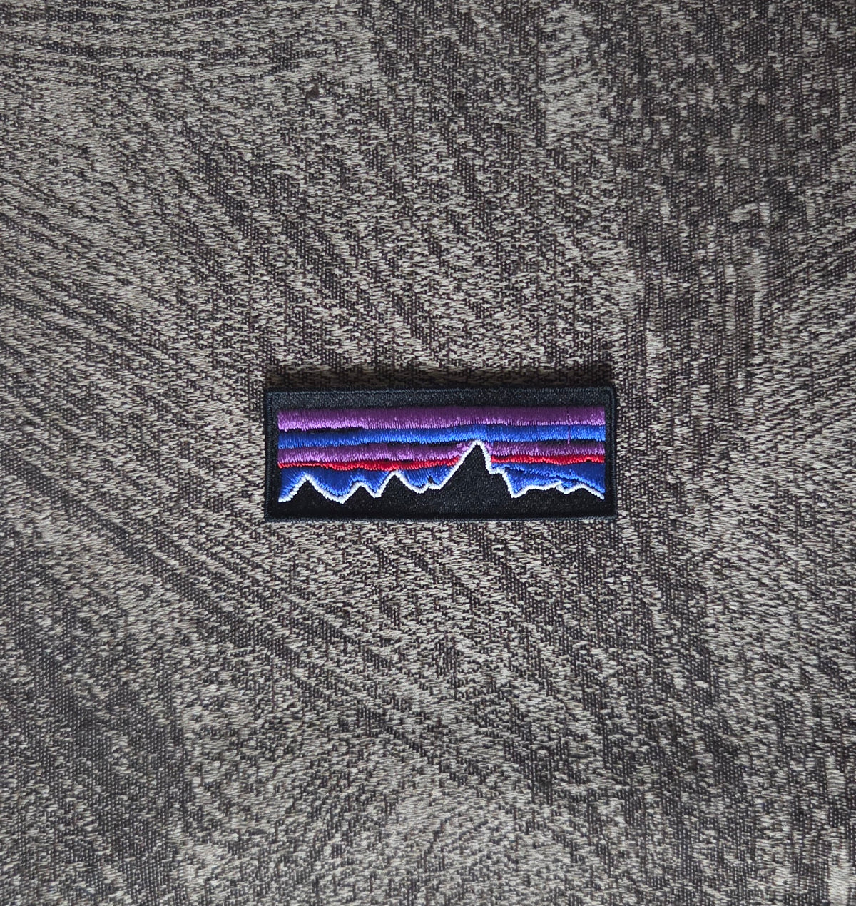 Patch Toppa Replica Patagonia 6x2.5 cm Ricamata Termoadesiva e da Cucire