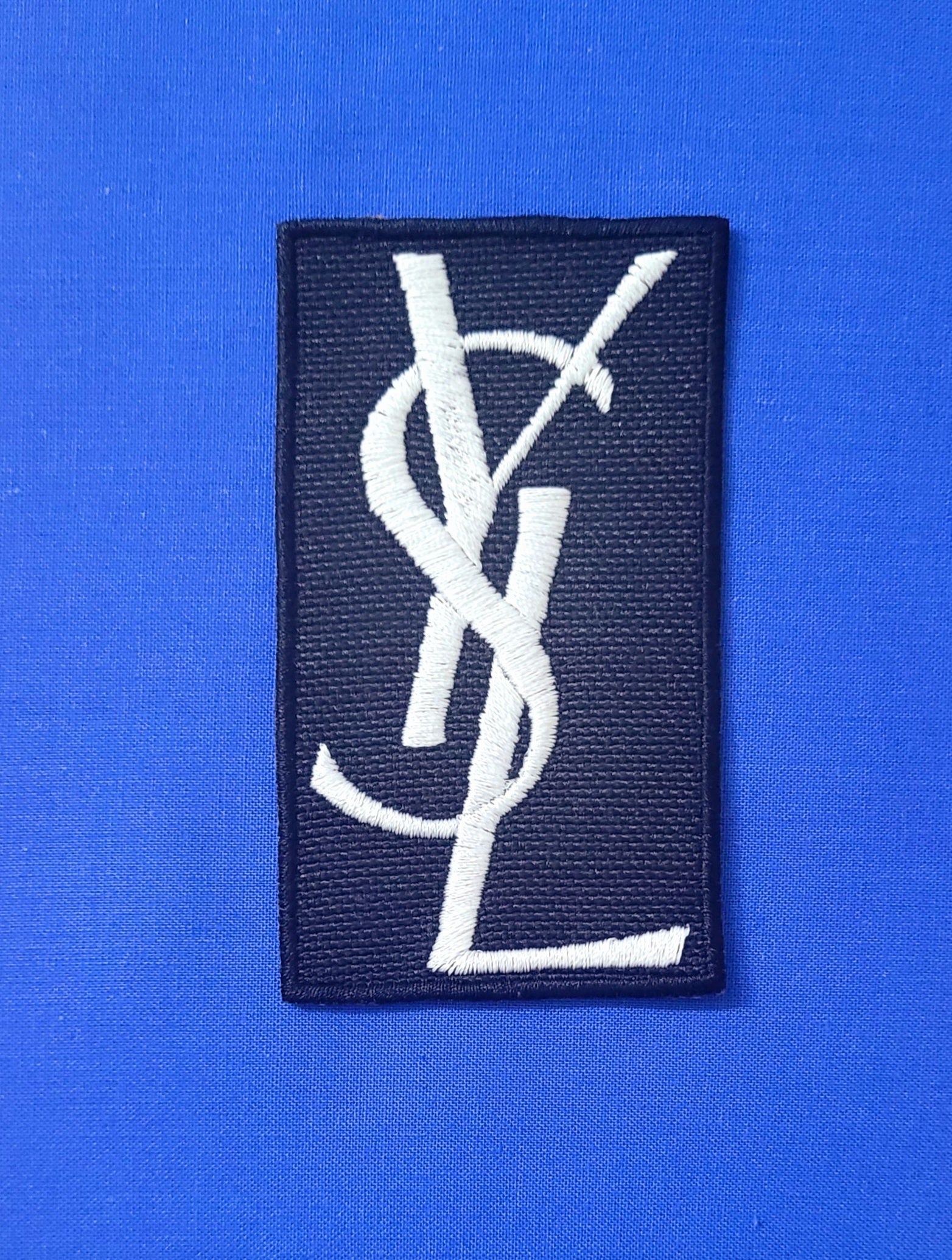 Patch Toppa Replica YSL Yves Saint 9x5cm Laurent Ricamata Termoadesiva o da Cucire