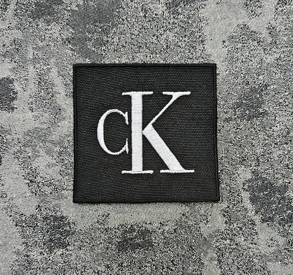 Parche Réplica Marca CK Calvin Klein Bordado Termoadhesivo o Cosido 9x9 cm