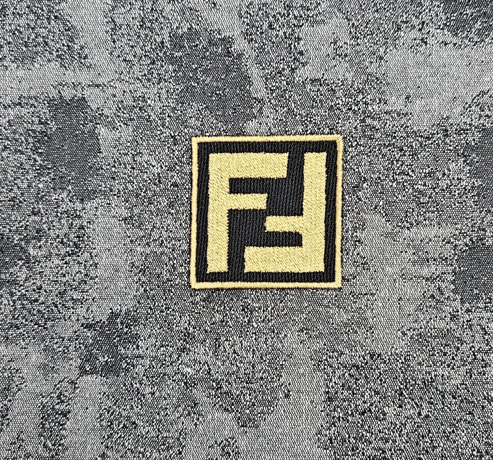 Patch Toppa Replica 5x5cm Fendi Ricamata Termoadesiva e da Cucire