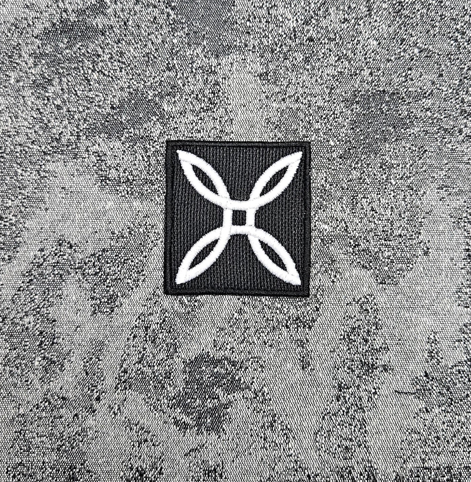 Patch Toppa Replica 5x5 cm Montura Nero/Bianco Ricamata Termoadesiva e da cucire