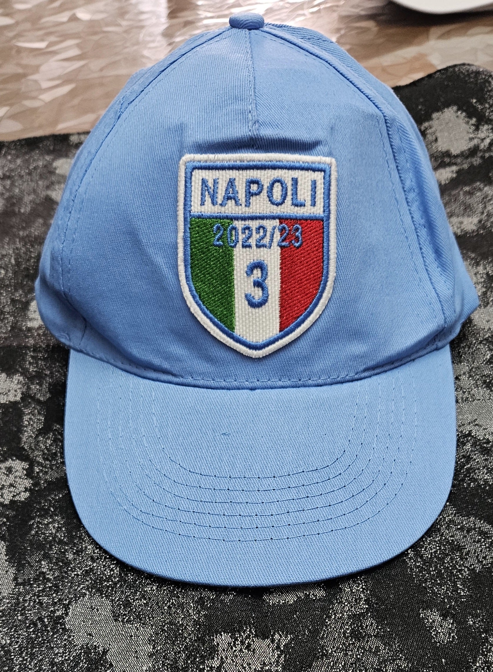 Berretto Cappello Napoli 3° Scudetto Logo Ricamato Azzurro