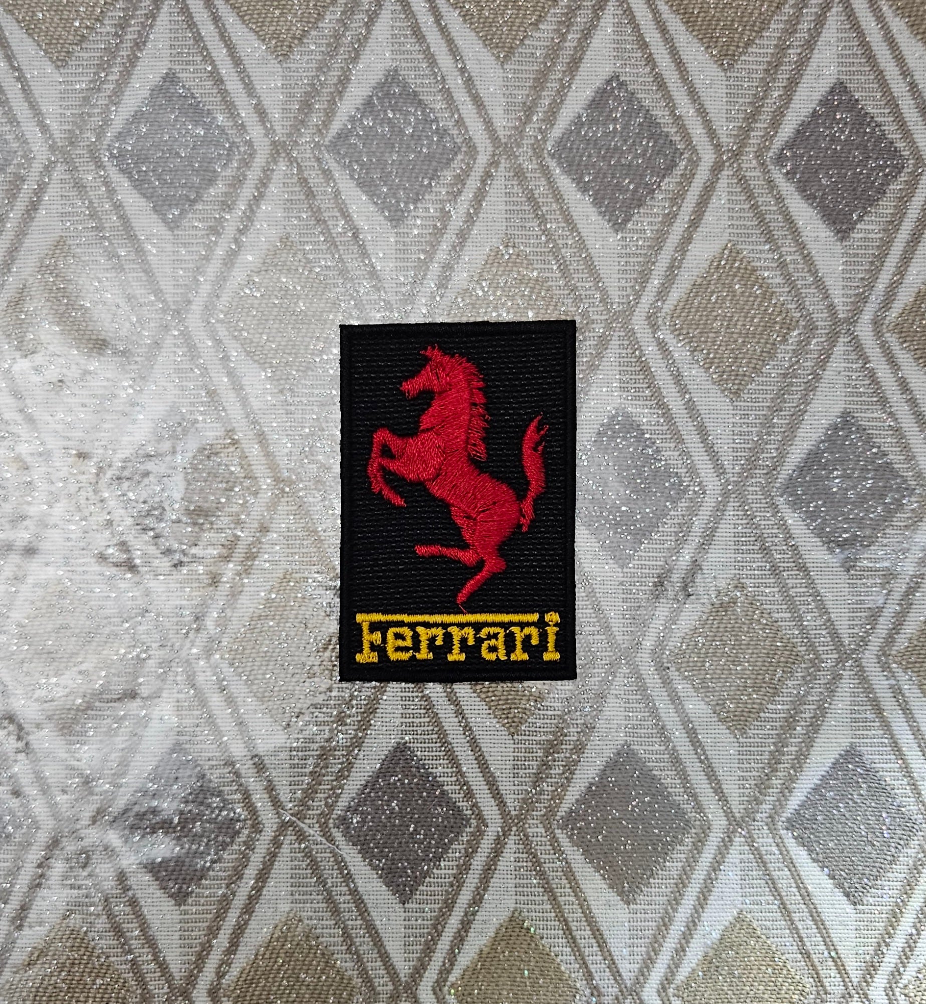 PATCH TOPPA STEMMA RICAMATA FERRARI F1 7X4,5CM TERMOADESIVA e DA CUCIRE