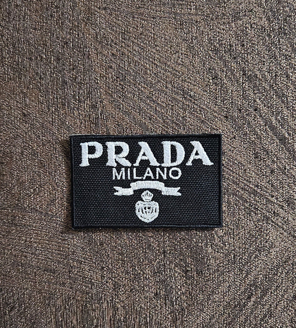 Patch Toppa Replica Prada Milano Ricamata Termoadesiva o da Cucire 9.5x5.5 cm