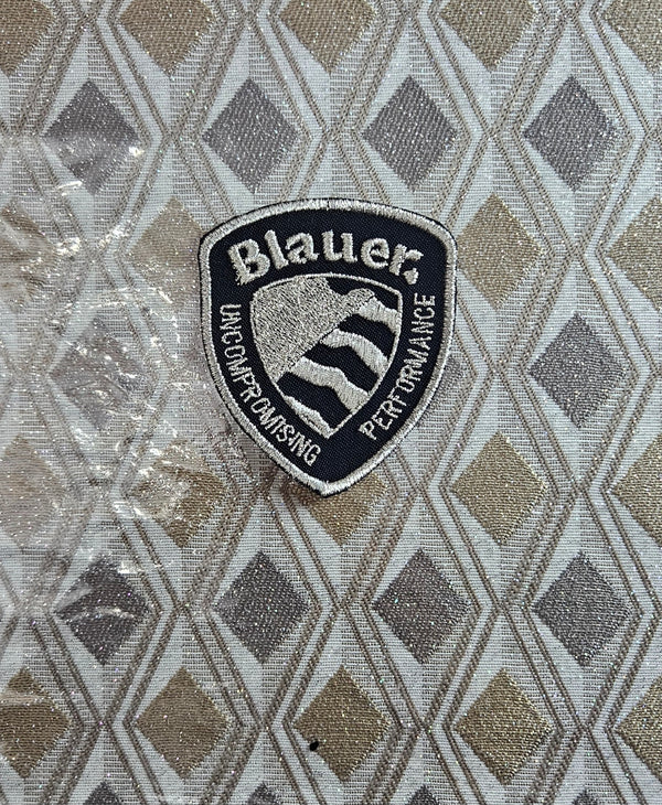 Patch Toppa Replica Blauer Ricamo con filo Argento Metallico Termoadesiva o da Cucire 8x6.5 cm