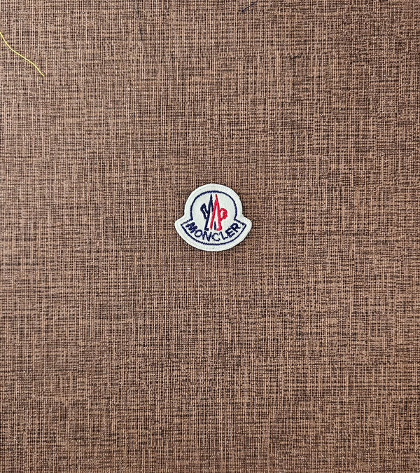 Parche Parche Réplica Marca Moncler 3x3.5cm Bordado Termoadhesivo y Cosido