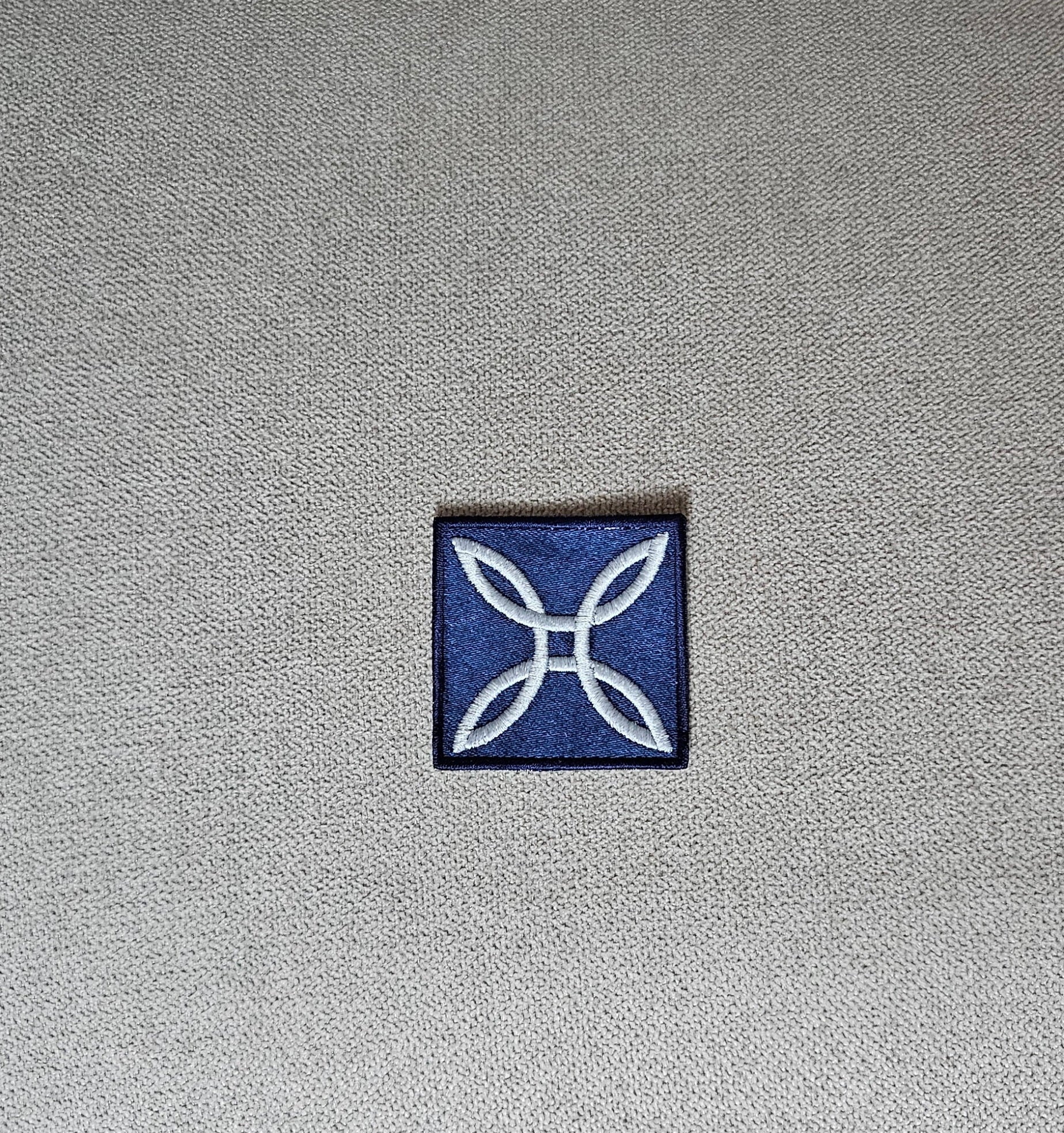 Patch Toppa Replica Brand Montura Blu/Argento Ricamata Termoadesiva o da Cucire 5x5 cm