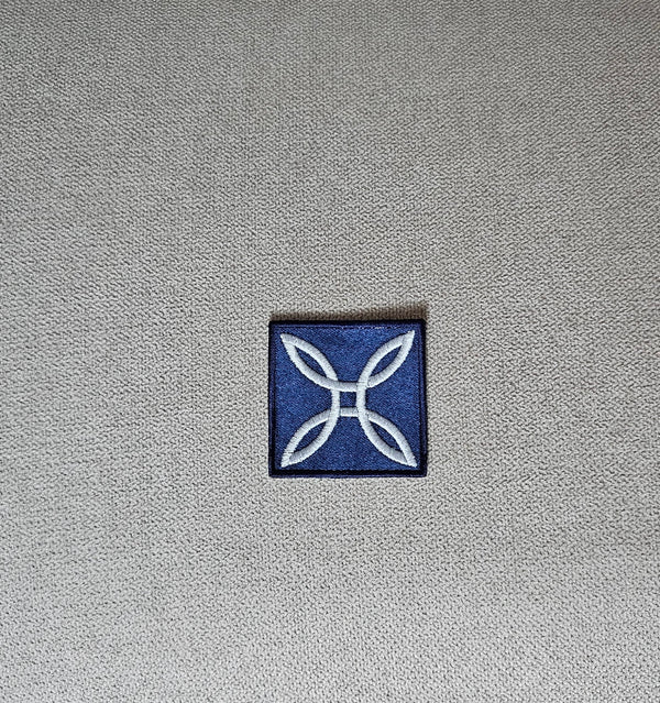 Parche Réplica Marca Montura Azul/Plata Bordado Termoadhesivo o Cosido 5x5 cm