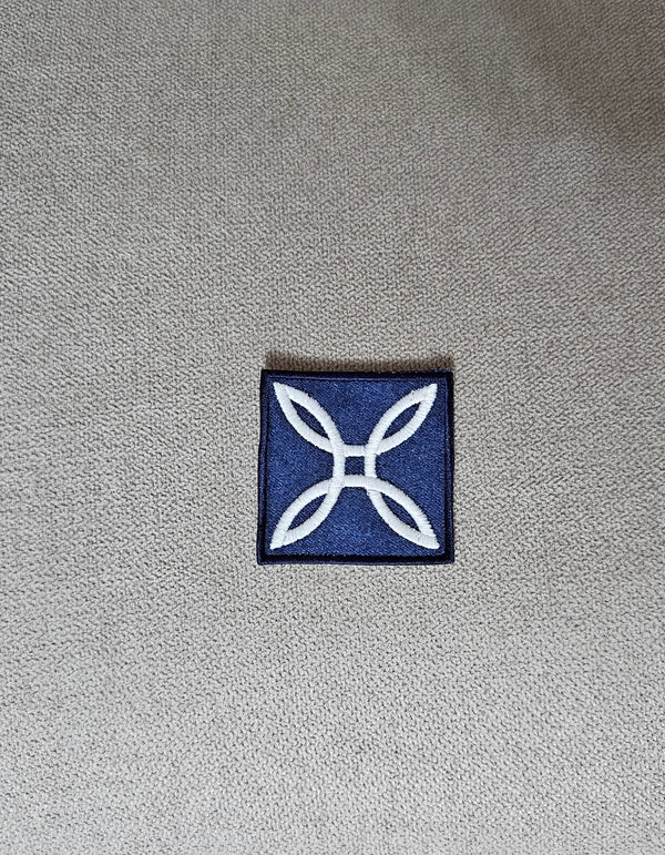 Parche Réplica Marca Montura Azul/Blanco Bordado Termoadhesivo o Cosido 5x5 cm