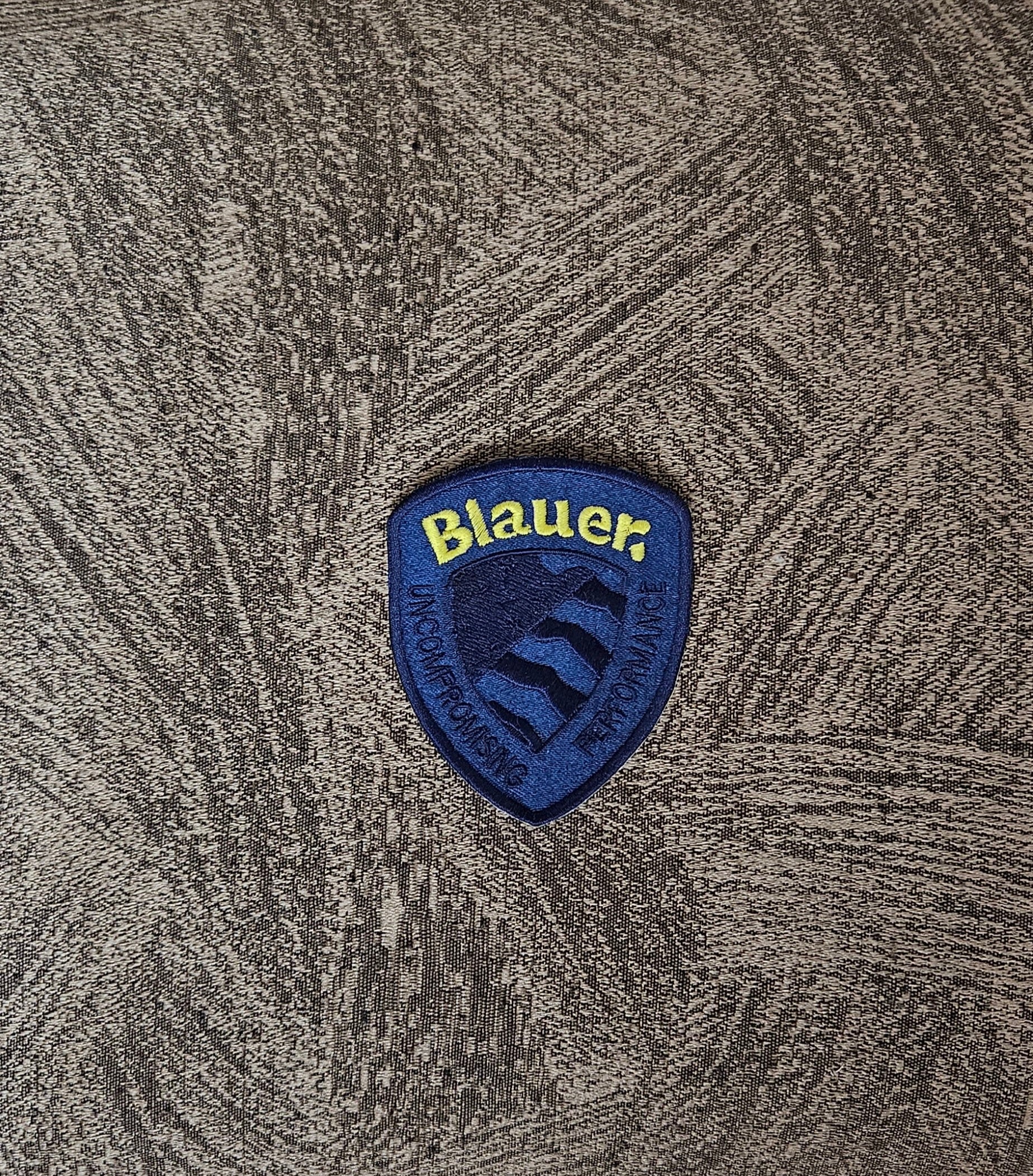 Patch Toppa Replica Blauer 8x6.5cm Blu/Giallo Ricamata Termoadesiva e da Cucire