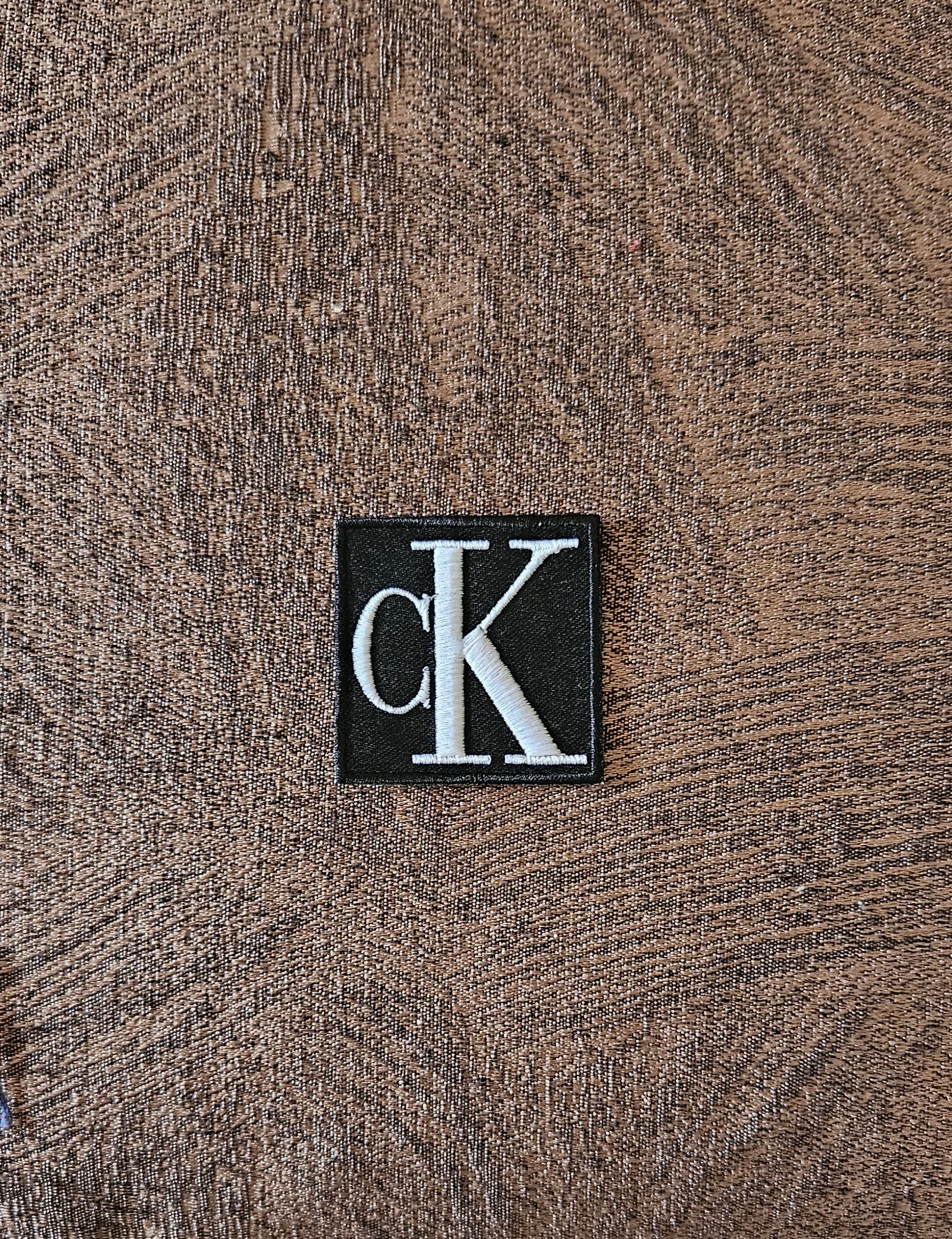 Patch Toppa Replica Calvin Klein 5x5cm Ricamata Termoadesiva e da Cucire