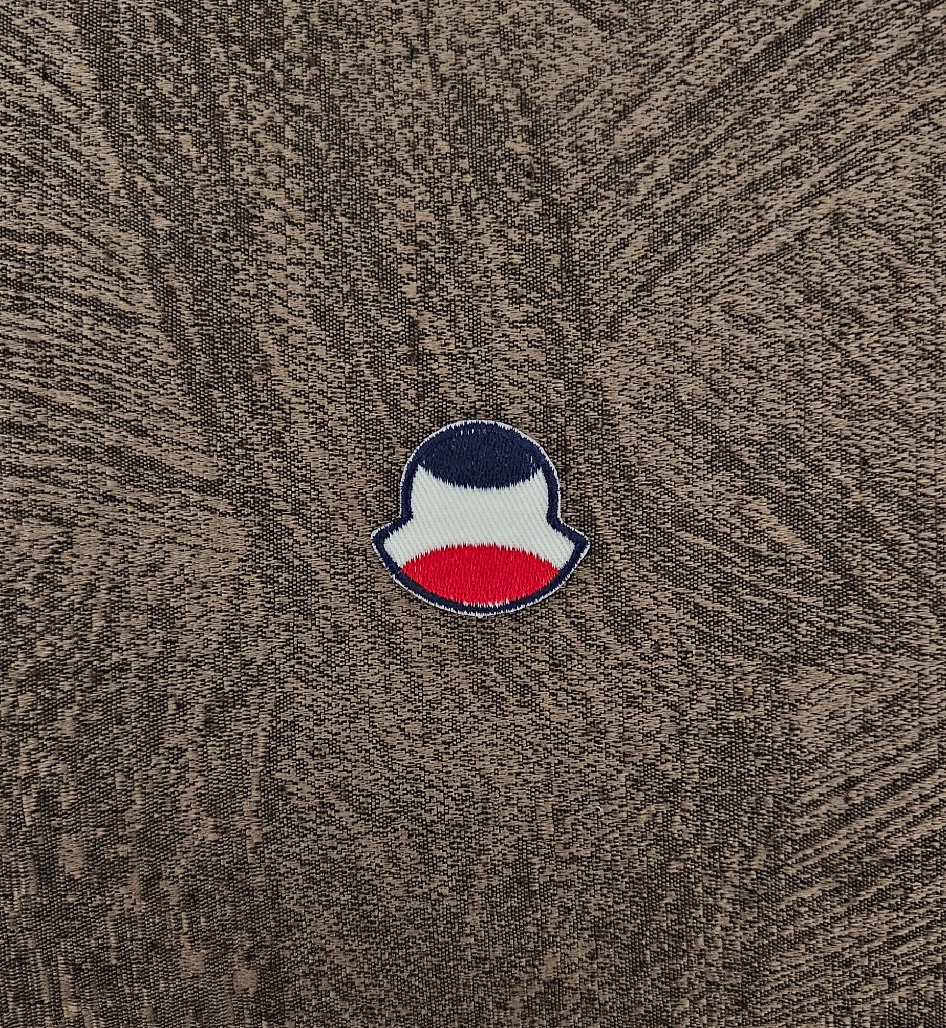 Parche réplica Moncler bordado para planchar o coser, 4 x 3,5 cm