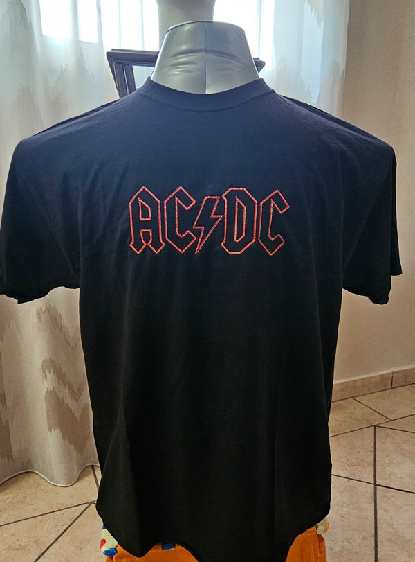 ¡Camiseta bordada con música Hard Rock de AC/DC! 