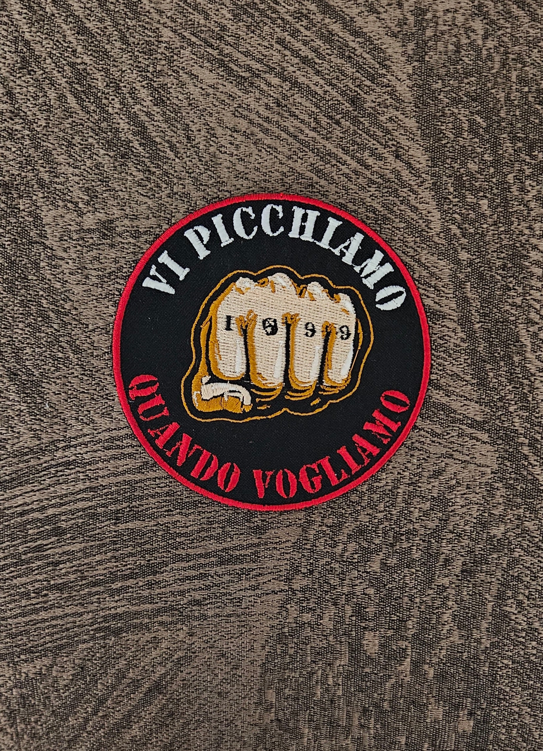 Patch Toppa Milan Calcio Curva Sud Vi Picchiamo Ricamata Termoadesiva e da Cucire 9 cm