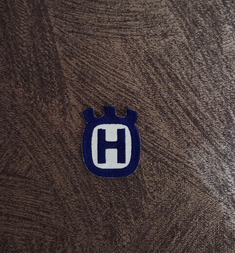 TOPPA PATCH Husqvarna 6x5cm Ricamata Termoadesiva e da Cucire