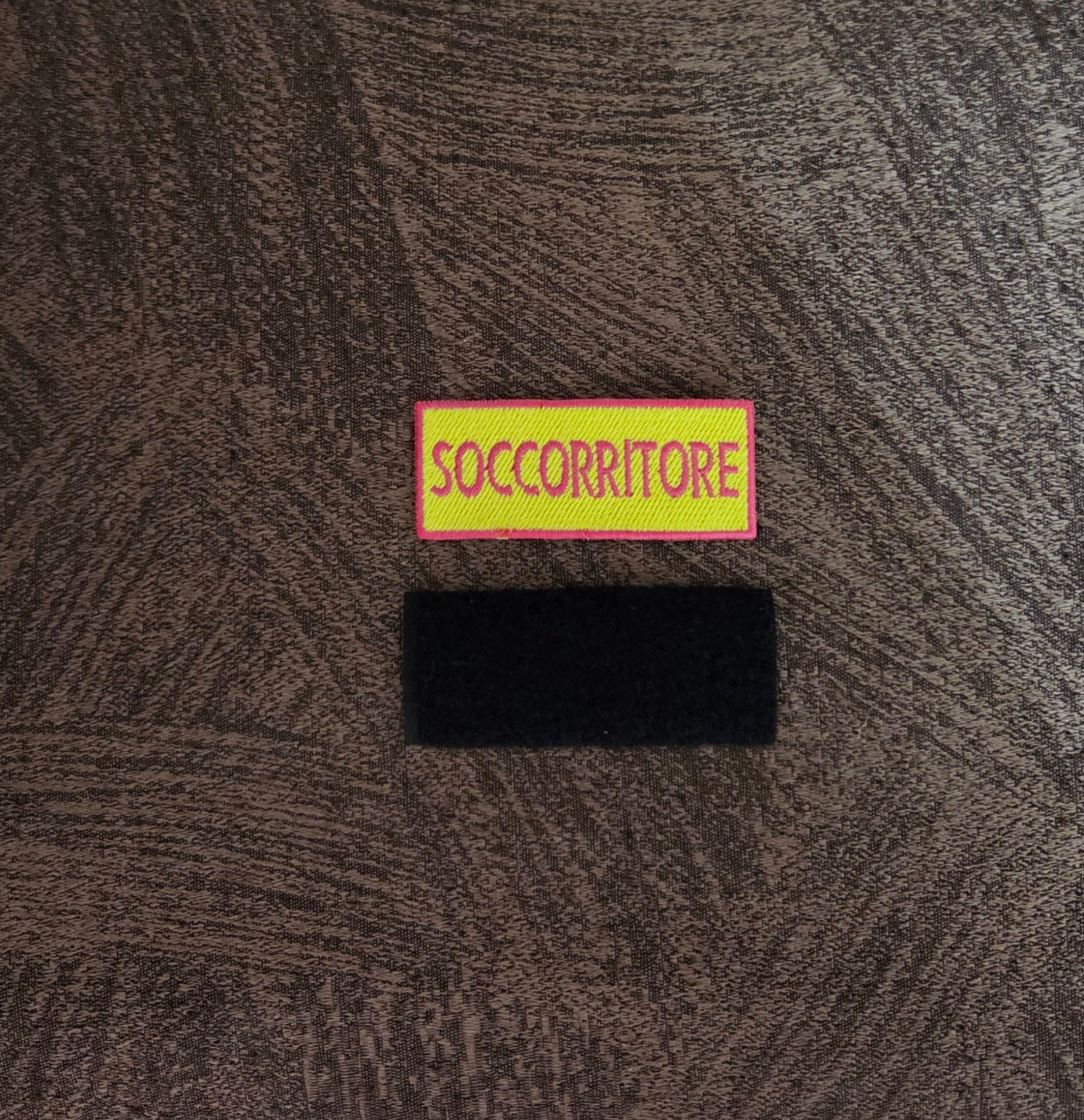 Toppa Patch Scratch SOCCORRITORE Ricamata con Velcro M.eF. Cucito 7X3 CM