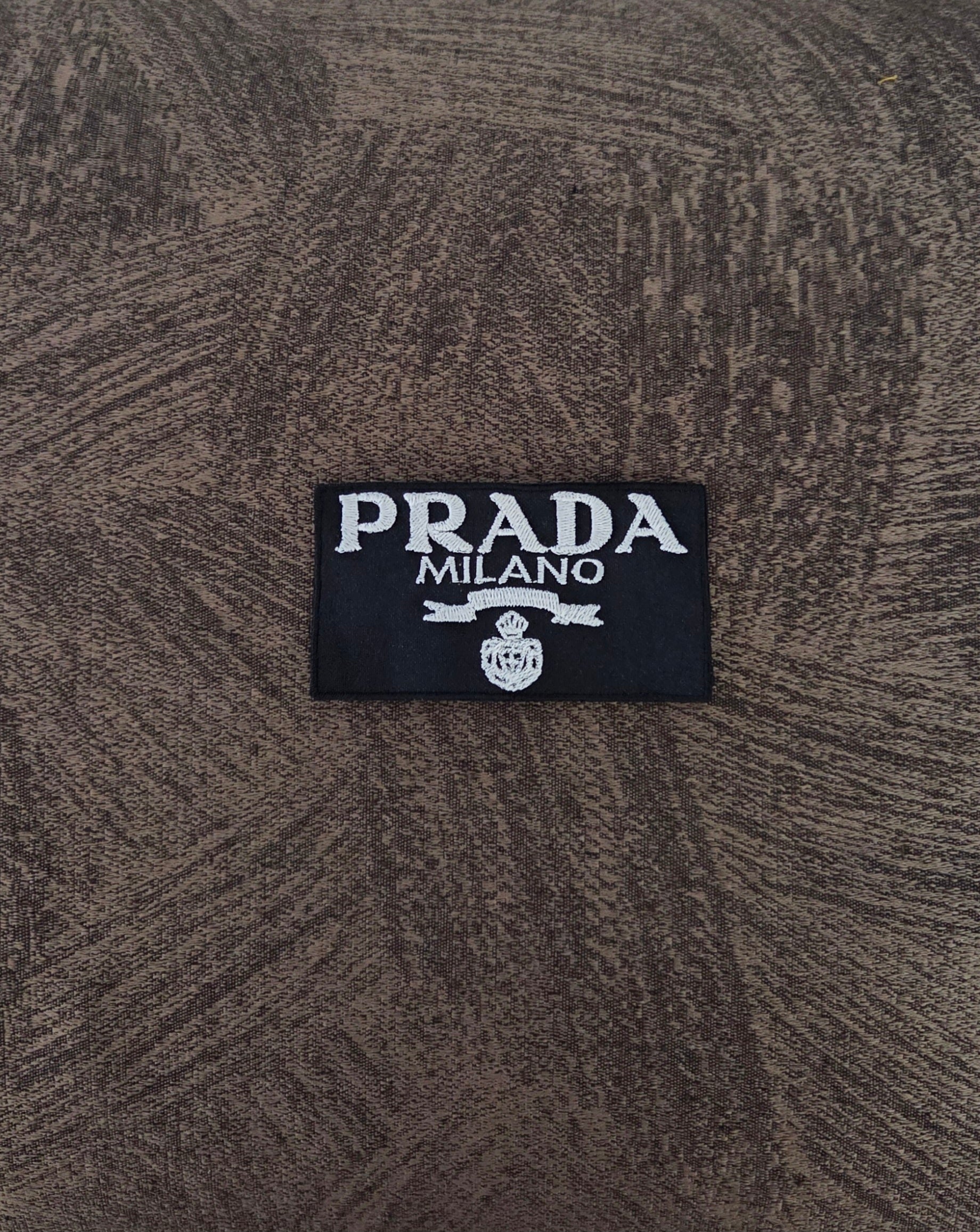 Patch Toppa Replica Prada Milano 9x5cm Ricamata Termoadesiva e da Cucire