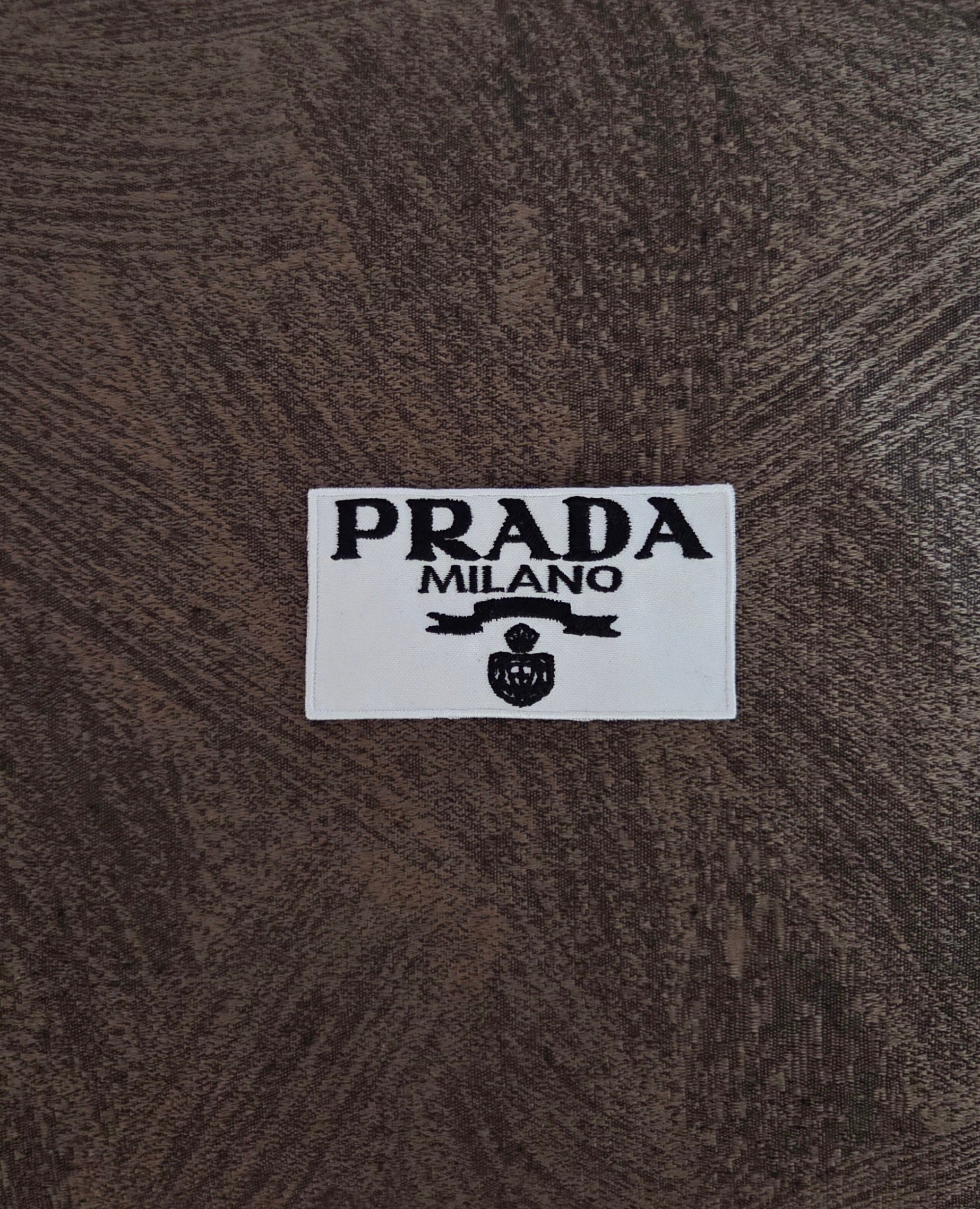 Patch Toppa Replica Prada 9x5cm Milano Ricamata Termoadesiva e da Cucire