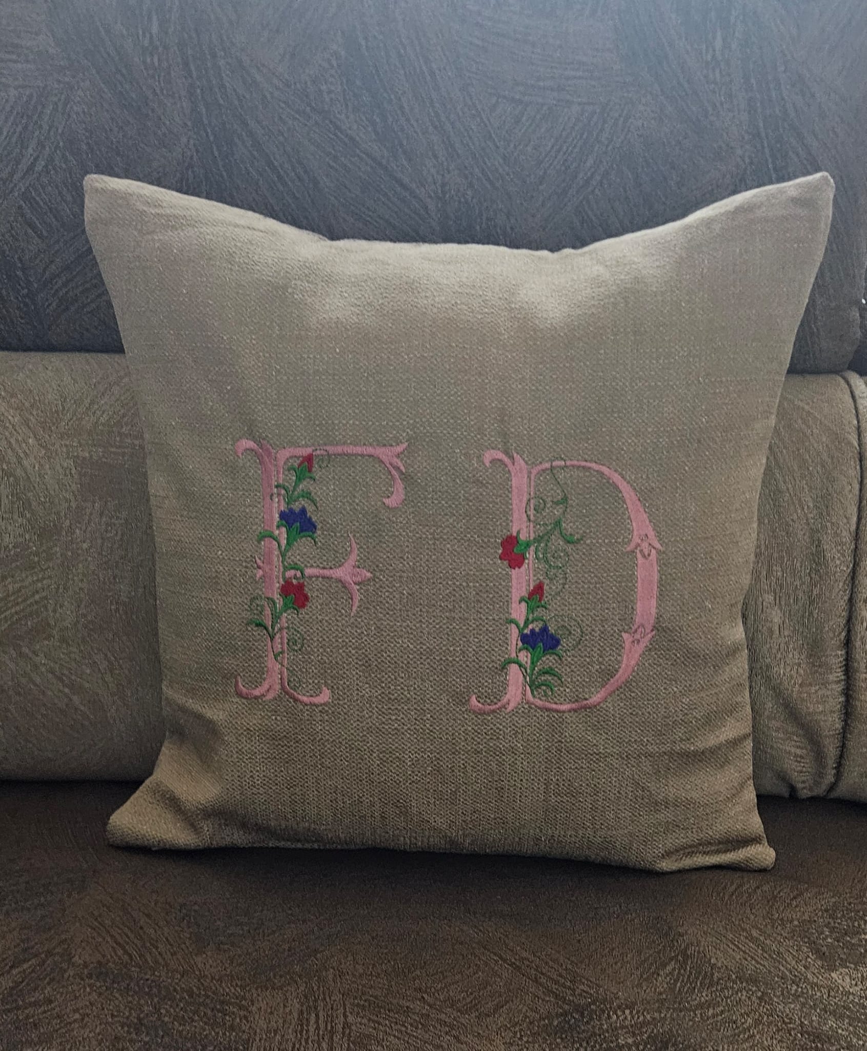 Cuscino Personalizzato con 2 Iniziali Ricamato 40x40cm