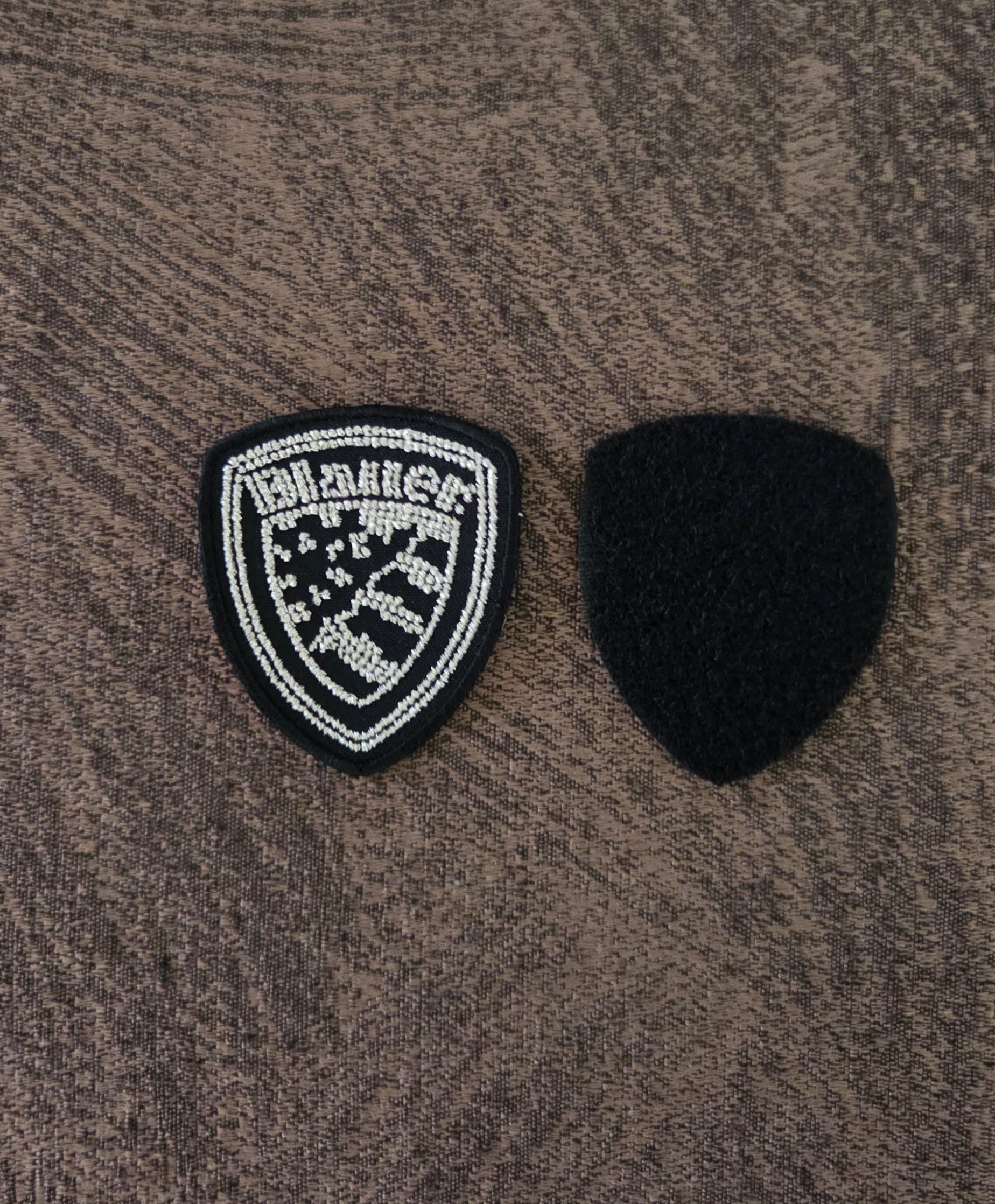 Patch Toppa Replica Blauer Effetto Brillantini Ricamata con Velcro M.e F. Cucito